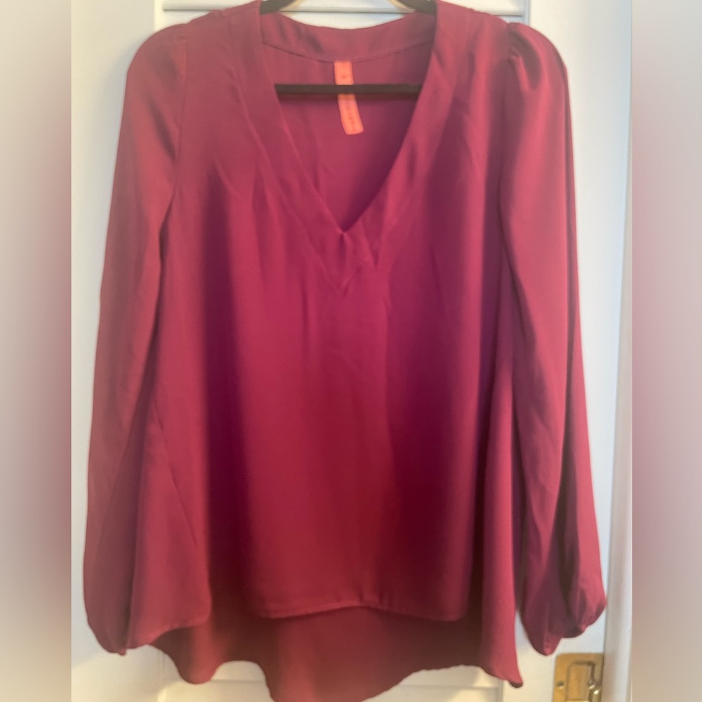 Eight Sixty High Low V Neck Peasant Blouse in Plum Noir-Size M, Like New